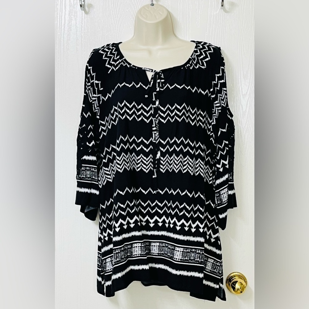 🟢 Caleooa Black & White Tie Neck Cold Shoulder Top